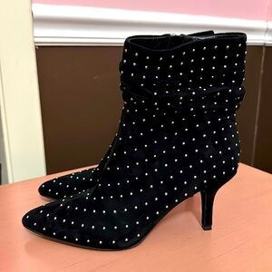 Lightly Used Vince Camuto Kitten Heel Bootie, Black Suede 37.5, 7